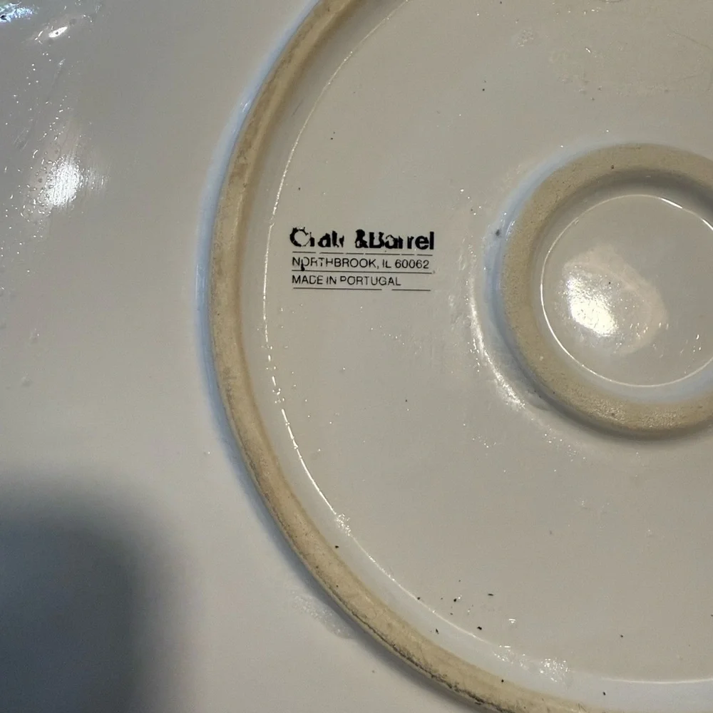 Crate&Barrel White Ruffle 16